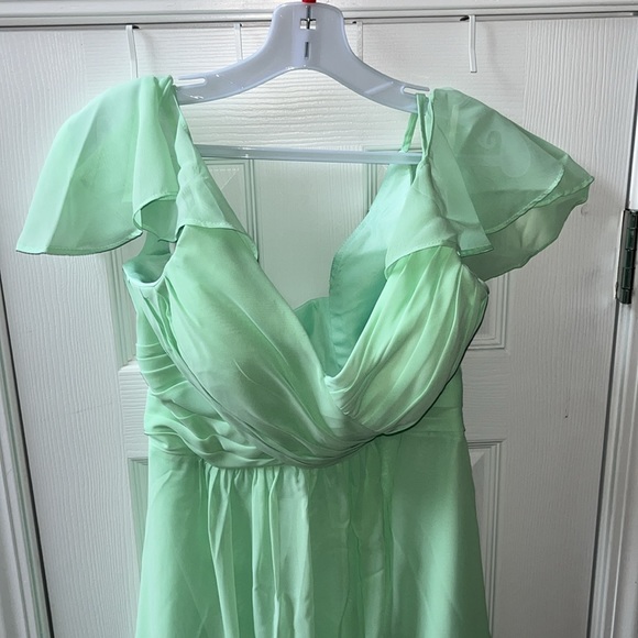 Wchecalino Cold Shoulder Bridesmaid Dress Plus Size with Slit Mint - Picture 1 of 4